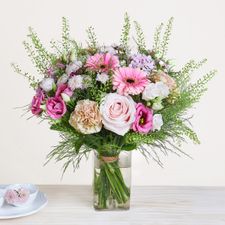 Bouquet de fleurs Maman chérie et son vase offert