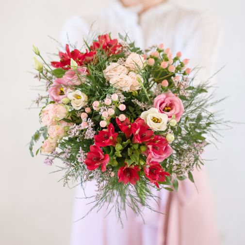 Bouquet de fleurs Joyeux anniversaire et sa bougie parfumée