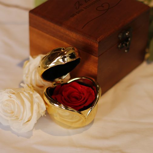 Bouquet de fleurs Bouton de rose en or et rose éternelle secrète dans son coffret en bois gravé