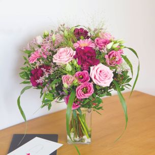 Bouquet de fleurs Bois de rose et son vase offert Fête des Mères